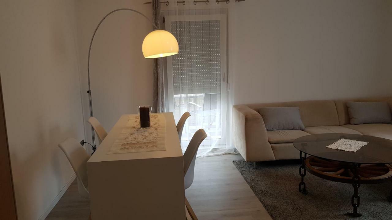 Outletcity Ferienwohnung Apartment 2 Μέτσινγκεν Εξωτερικό φωτογραφία