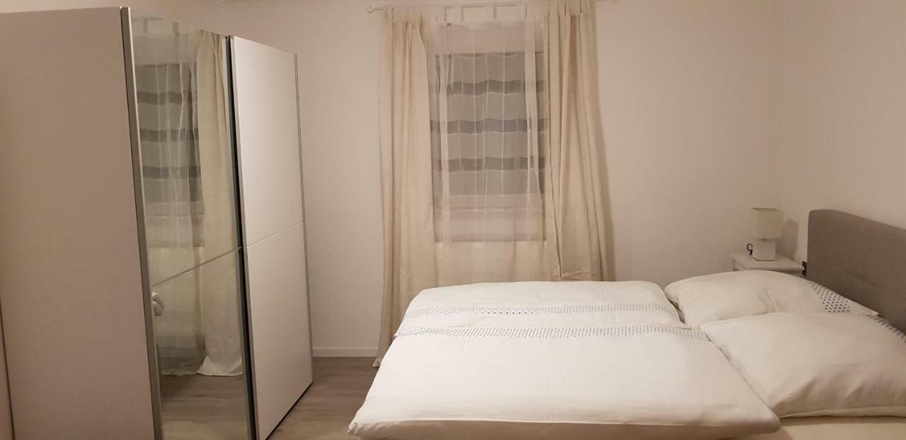 Outletcity Ferienwohnung Apartment 2 Μέτσινγκεν Εξωτερικό φωτογραφία